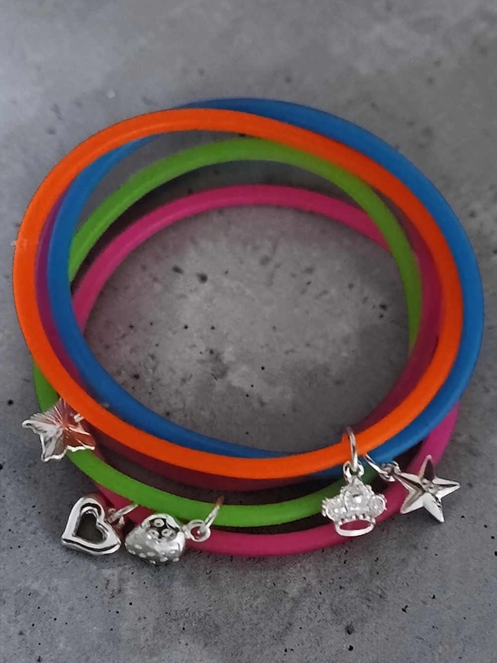 NEW Youth Girls Avon Colorful Neon Silicone Charm Bracelets